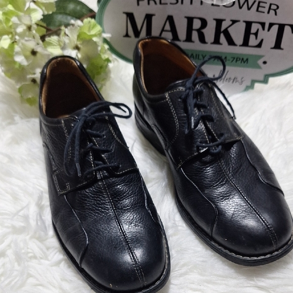 johnston & Murphy Other - Johnston & Murphy Classic Black Oxfords